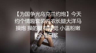 风骚继母玩弄小鲜肉儿子大鸡巴，让小哥床上床下玩着骚奶子后入抽插激情上位，骚妈玩逼给狼友看，精彩刺激