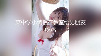 潜入服装城偷拍两个美少妇