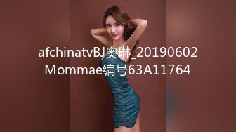 精选大学女厕偷拍牛仔裤美女一边抽烟一边拉稀