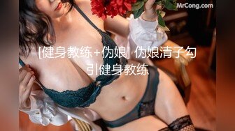 洗澡间男友小心翼翼的为女友刮穴毛不怕把B划破吗？