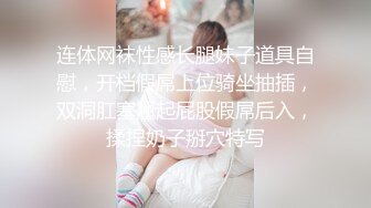 浓妆气质骚少妇老公不在家，自己在家直播赚钱，道具自慰，这性技巧，老公要精尽人亡