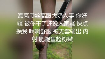 步行街偷拍背包的少妇