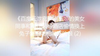 绿帽老公约单男上门，在旁拍摄，妻子边爱爱边接电话，‘没有，我这边不需要’，放下电话那个骚叫马上开始！