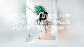 房间外有保洁阿姨，嘴里含着内裤