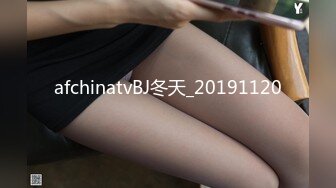 无套猛操开档紧身裤的无毛一线天嫩穴