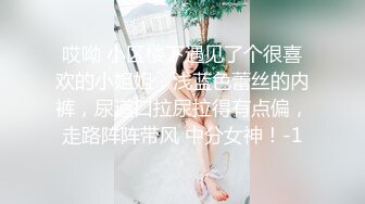 哎呦 小区楼下遇见了个很喜欢的小姐姐，浅蓝色蕾丝的内裤，尿道口拉尿拉得有点偏，走路阵阵带风 中分女神！-1