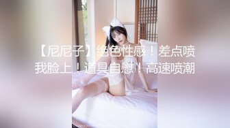 精选商城抄底漂亮美女 妹子笑的好开心 性感屁屁一颤一颤的 看着更诱惑