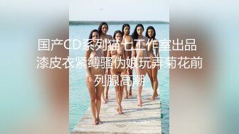 极品两个熟女少妇双飞大战瘦瘦哥哥，已撸鸡巴很翘，浴池洗澡多人的淫乱