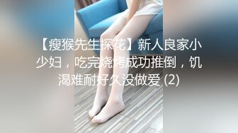 【换妻】 换妻俱乐部，场面劲爆，俩靓女三男，金手指扣得荡妇淫妻叫得大声且骚，淫乱之际的多P 直击现场！