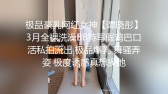 新流出 小缝偷拍漂亮少妇大姨妈来了 擦的可仔细了 逼都擦红了