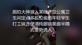 夜总会女厕偷拍长发美女边嘘嘘边抽烟边聊天惬意快活