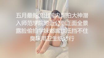 超市收款台抄底没穿内裤的少妇 这B毛太刺激了