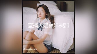 私人影院大战连体黑丝面罩妹子，穿戴假屌妹子上位骑坐，双腿肩上扛后入抱起来操，震动棒玩弄快速旋转