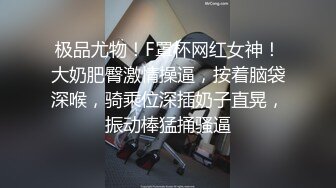 偷拍叼着香烟进来的老板娘