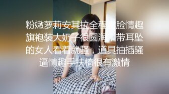 漂亮美女吃鸡啪啪 撅着屁屁被无套爆菊花 内射 精液深深射入她的屁股