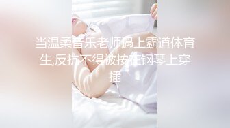 清纯甜美带点性感极品肥臀眼镜骚女，诱人开档黑丝翘起特写，足交扣穴69姿势，骑乘大屁股猛坐，头套男后入撞击