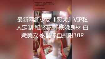 萤石云酒店摄像头偷拍钢丝头小哥和媳妇闺蜜开房偷情还挺会玩的穿上黑丝吊带草舔逼