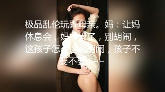 无力偿还校园贷的女学生被催债混混约谈车上强迫脱光衣服玩弄她私密处